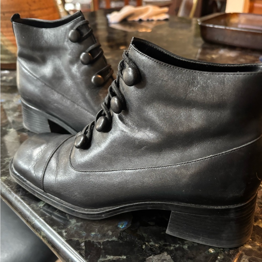 Black Leather Ankle Boots with button closure Vintage 90's